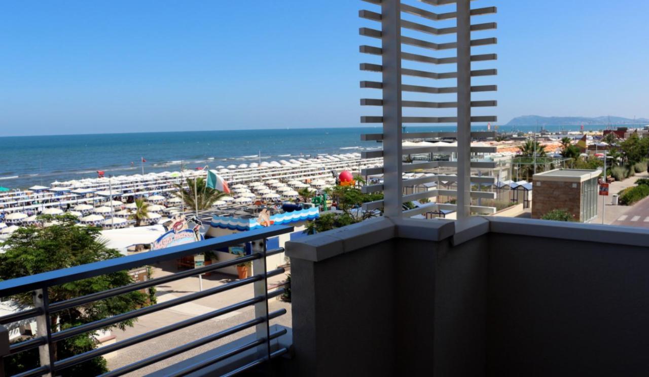 ריצ'יונה Hotel Record מראה חיצוני תמונה