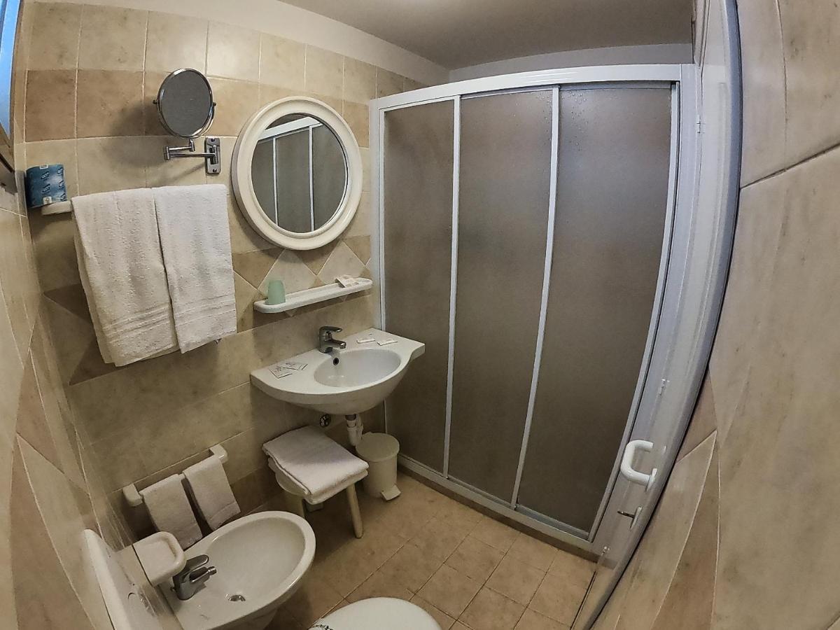 ריצ'יונה Hotel Record מראה חיצוני תמונה