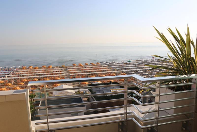 ריצ'יונה Hotel Record מראה חיצוני תמונה