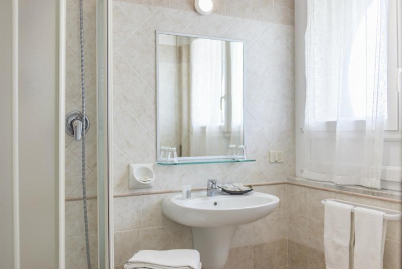 ריצ'יונה Hotel Record מראה חיצוני תמונה