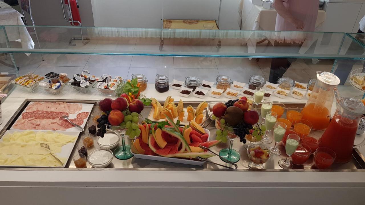 ריצ'יונה Hotel Record מראה חיצוני תמונה
