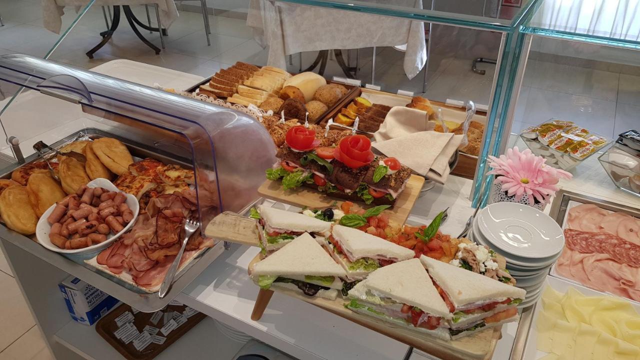 ריצ'יונה Hotel Record מראה חיצוני תמונה