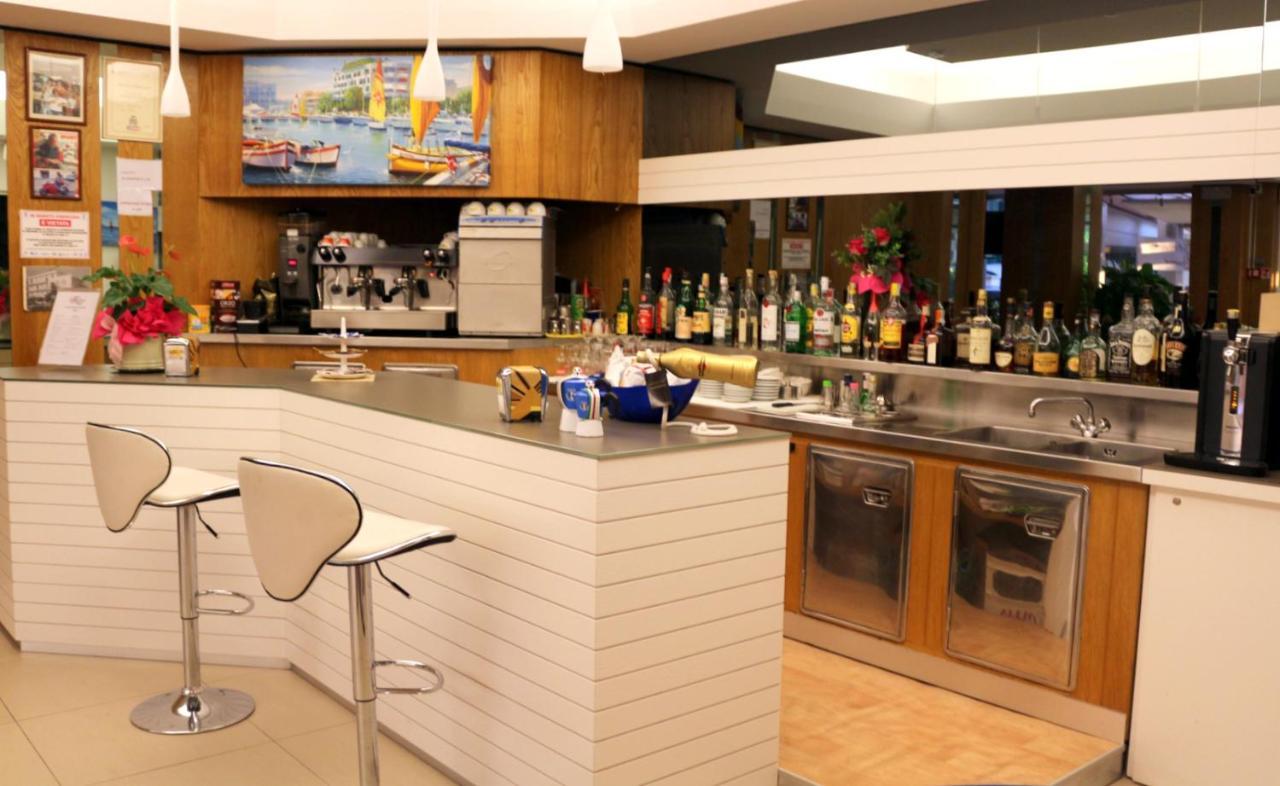 ריצ'יונה Hotel Record מראה חיצוני תמונה